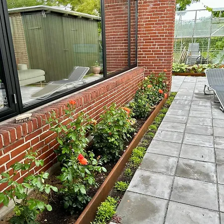 Nyrenoveret Bolig Med Indhegnet Have Villa