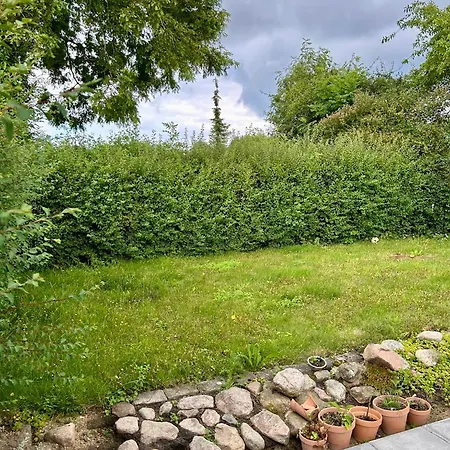 Nyrenoveret Bolig Med Indhegnet Have *